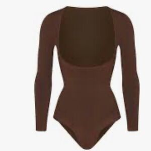 SKIMS Seamless Sculpt Long Sleeve open bust Briefs Bodysuit - COCOA